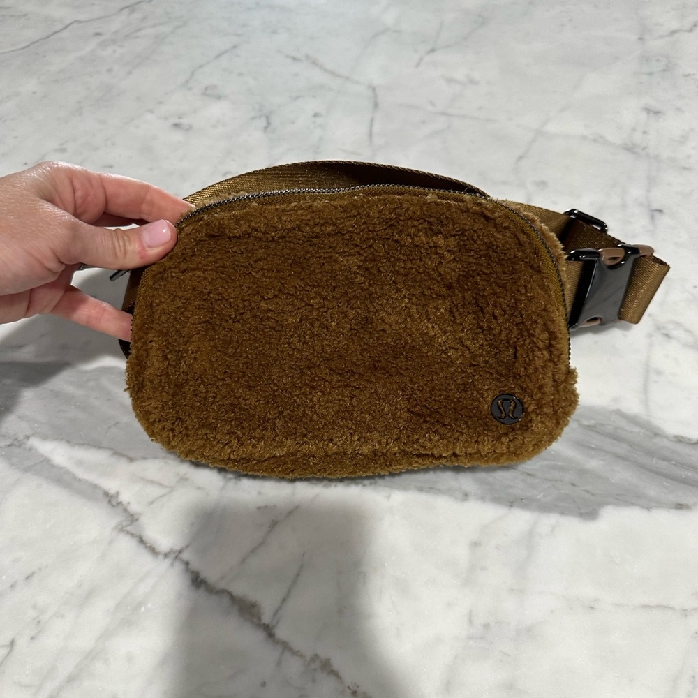 NWOT Lululemon Everywhere Fleece Belt Bag